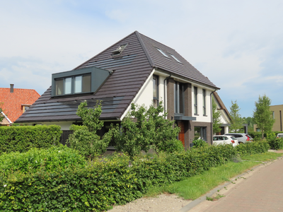 915108 Gezicht op de monumentale woning Châteletlaan 33 in de nieuwbouwbuurt Haarzicht te Vleuten (gemeente Utrecht).